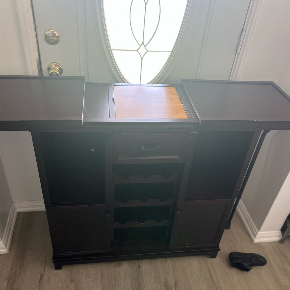 Mini bar table